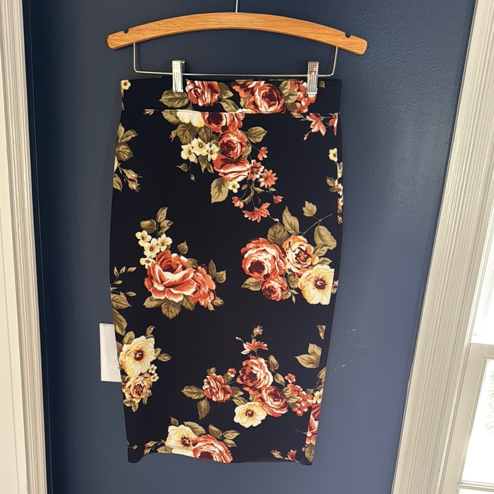 Floral Pencil Skirt - Black and Red